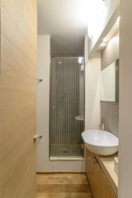 Luxury In The Heart Of Apartment *